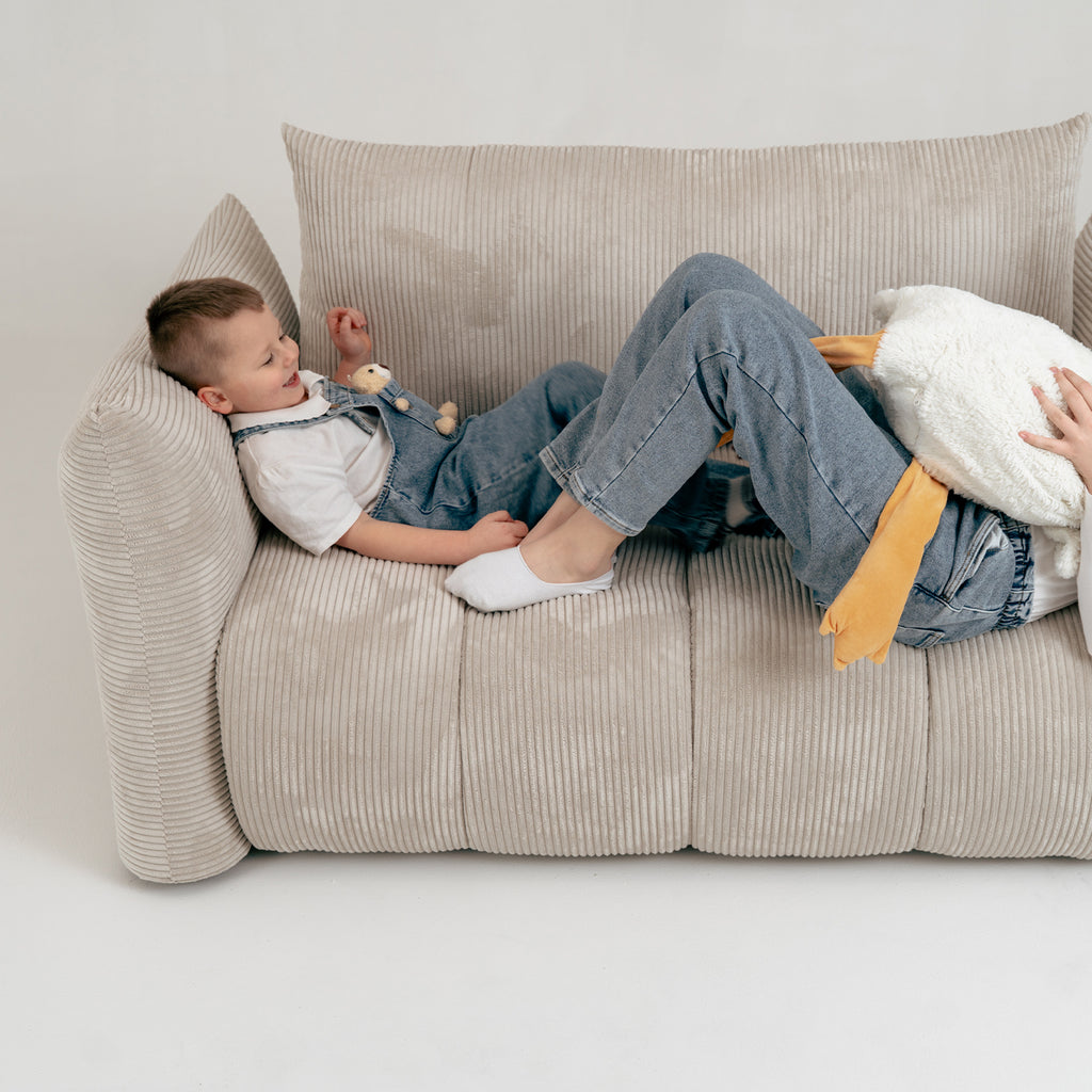 Sofa Flo w tkaninie Poso