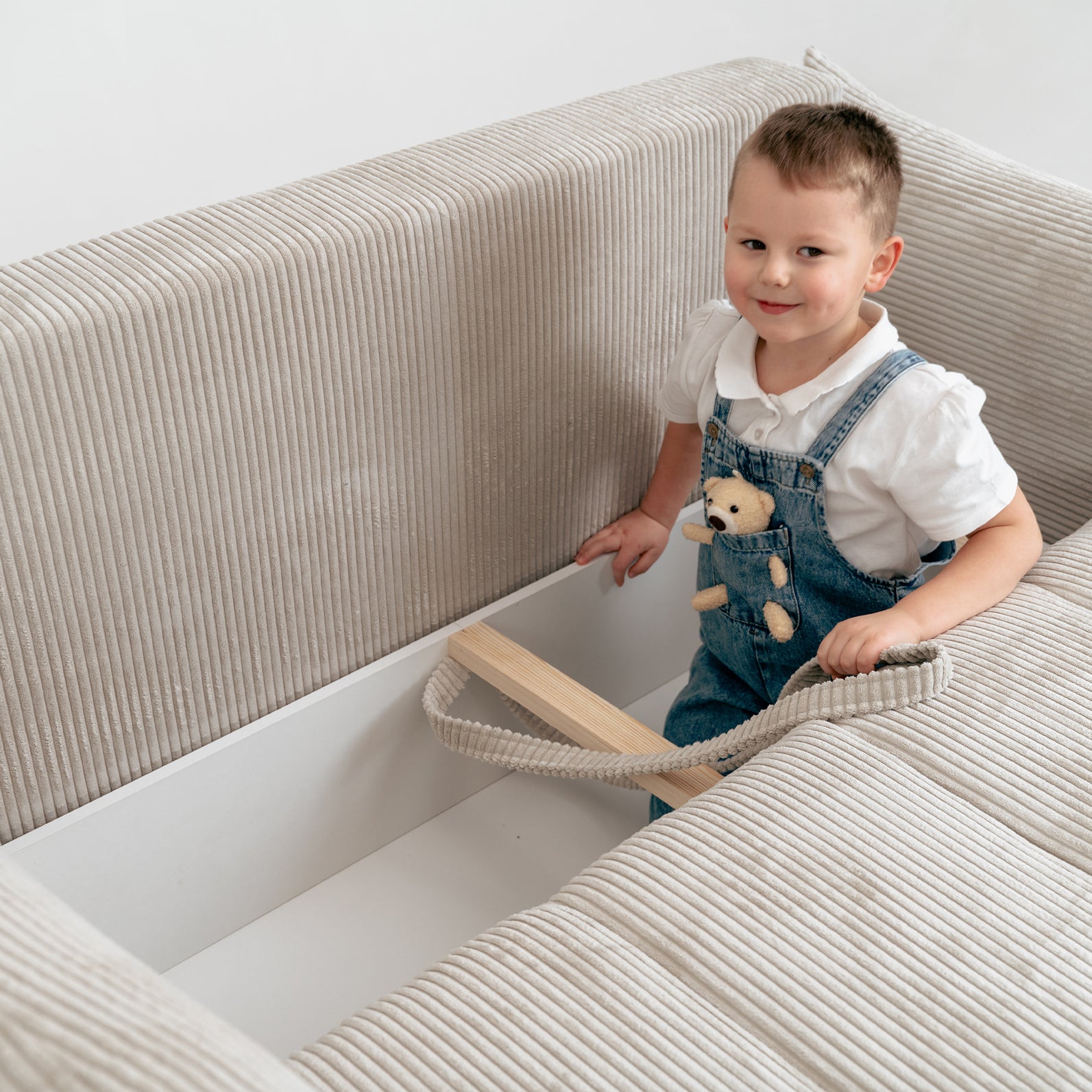 Sofa Flo w tkaninie Poso