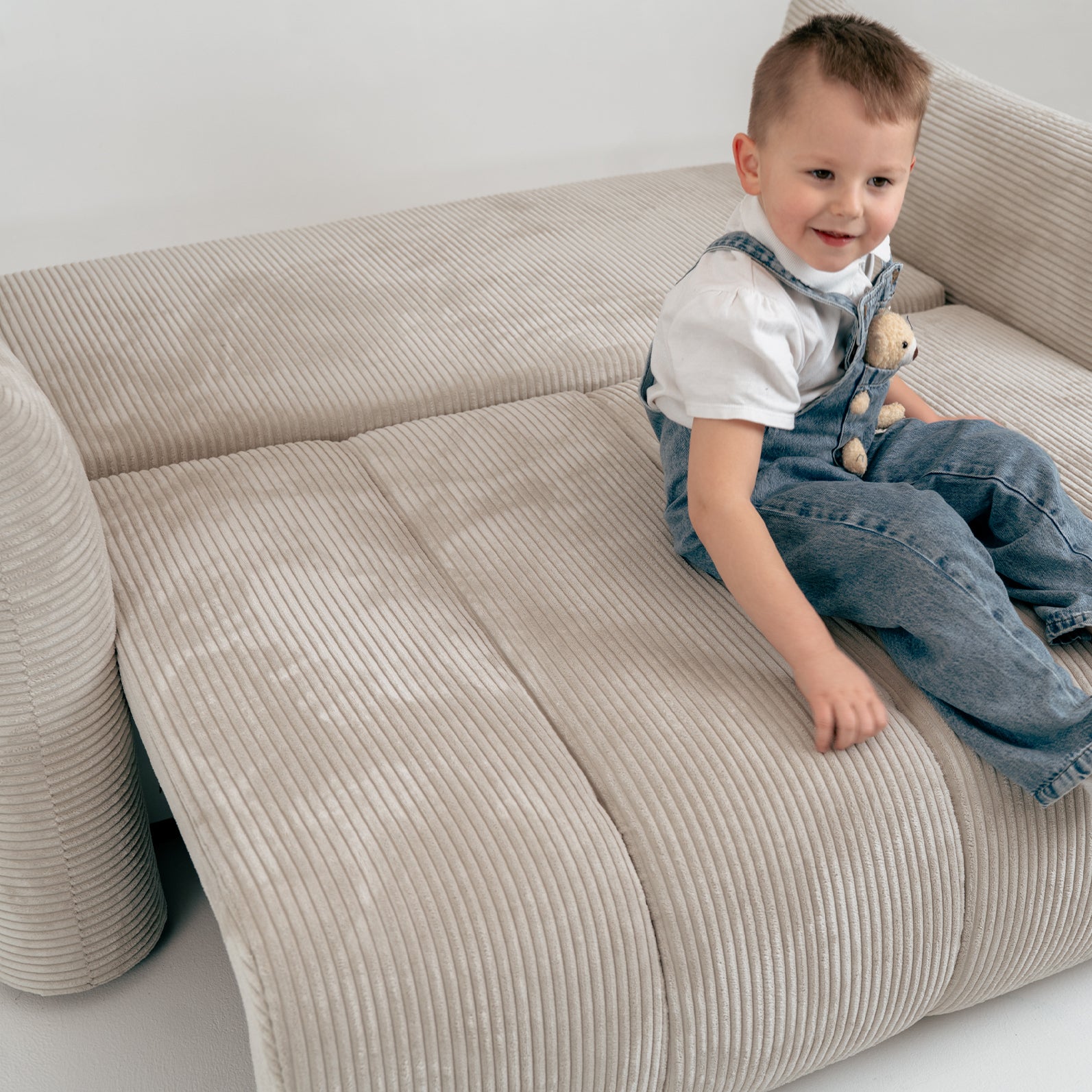 Sofa Flo w tkaninie Poso