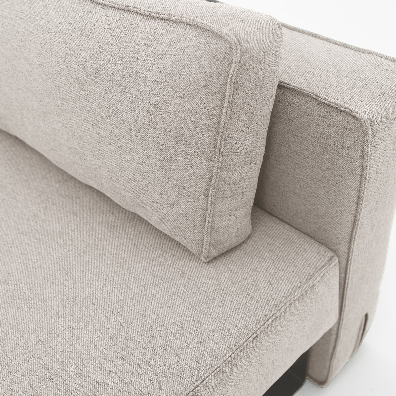 Sofa Nomi w tkaninie Faro